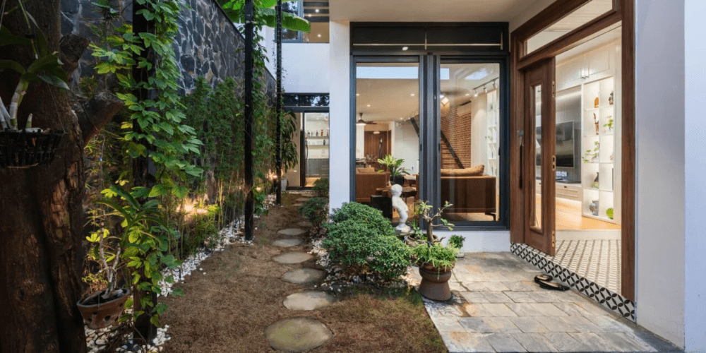 nhà 2 cửa chính có tốt không