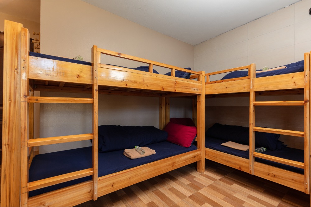 thu&ecirc; ph&ograve;ng dorm ở huế