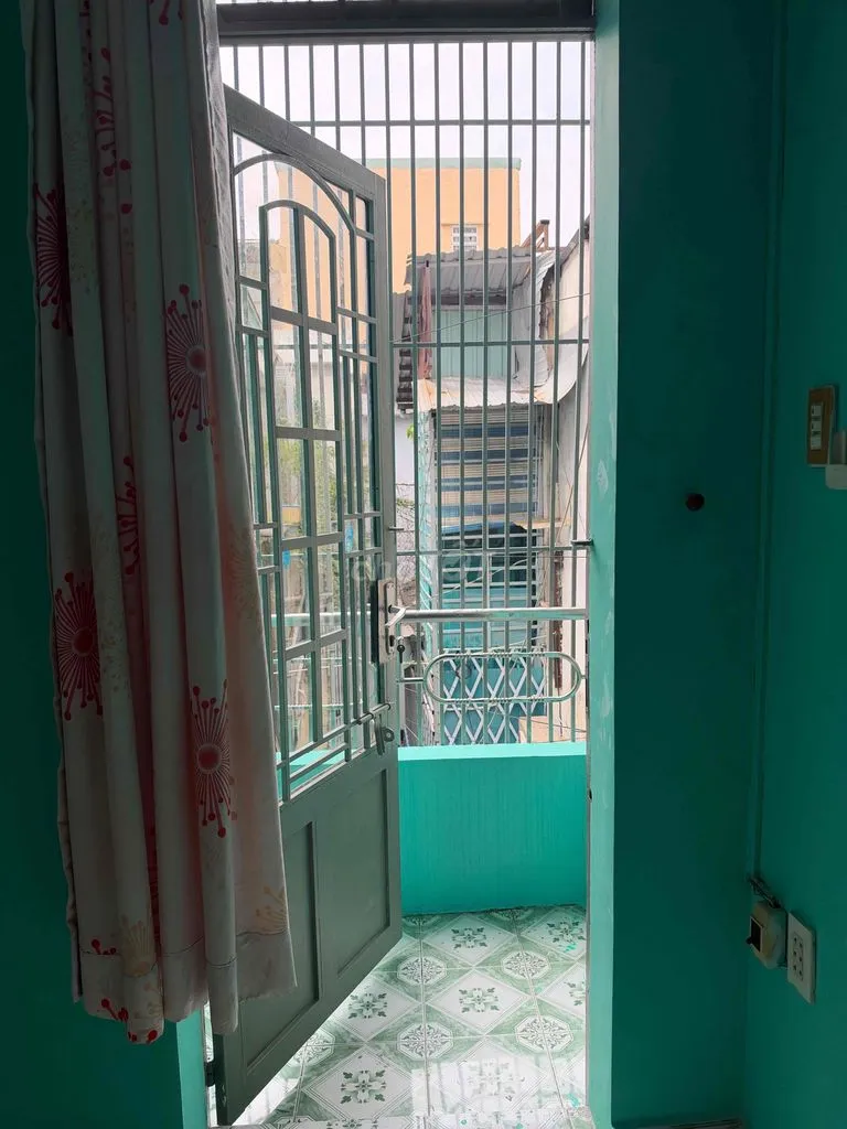 nhà cho thuê chính chủ dài hạn , tiện nghi thoáng mát , hẻm không ngâp
