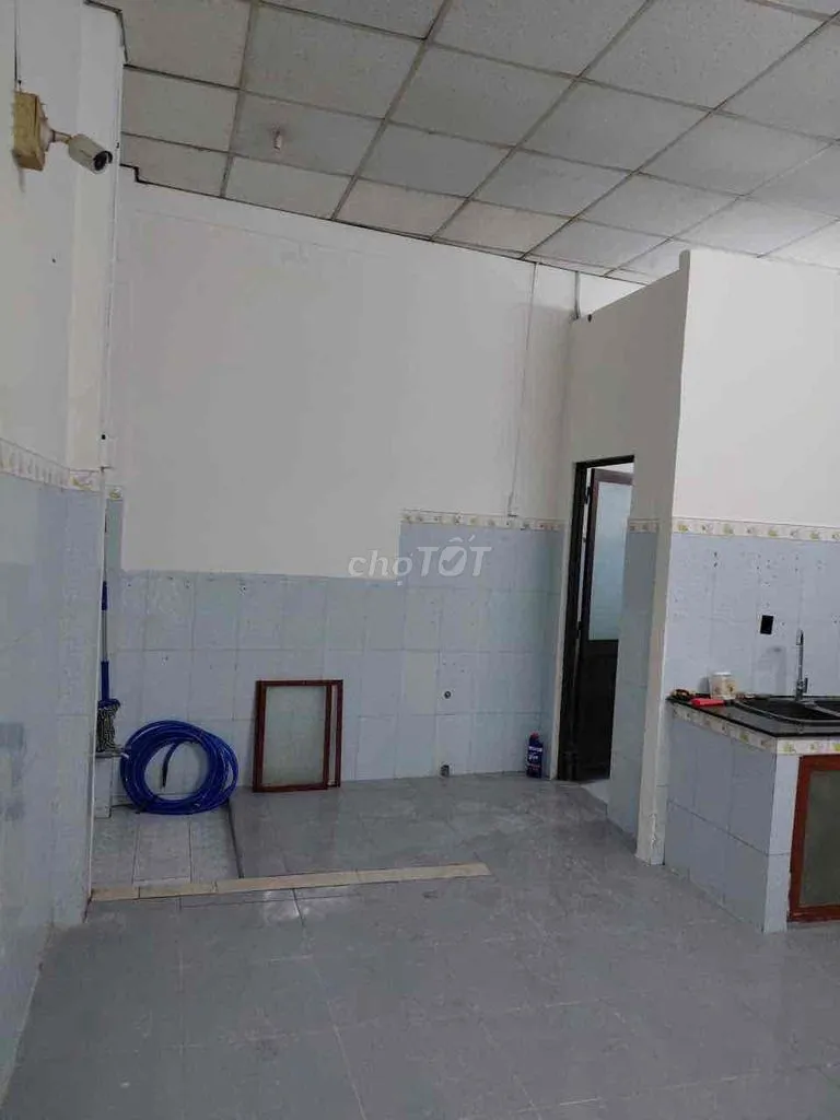 NHÀ SÂN XE TẢI 6x22 2PN 1WC NGAY GẦN LIÊN PHƯỜNG PHÚ HỮU