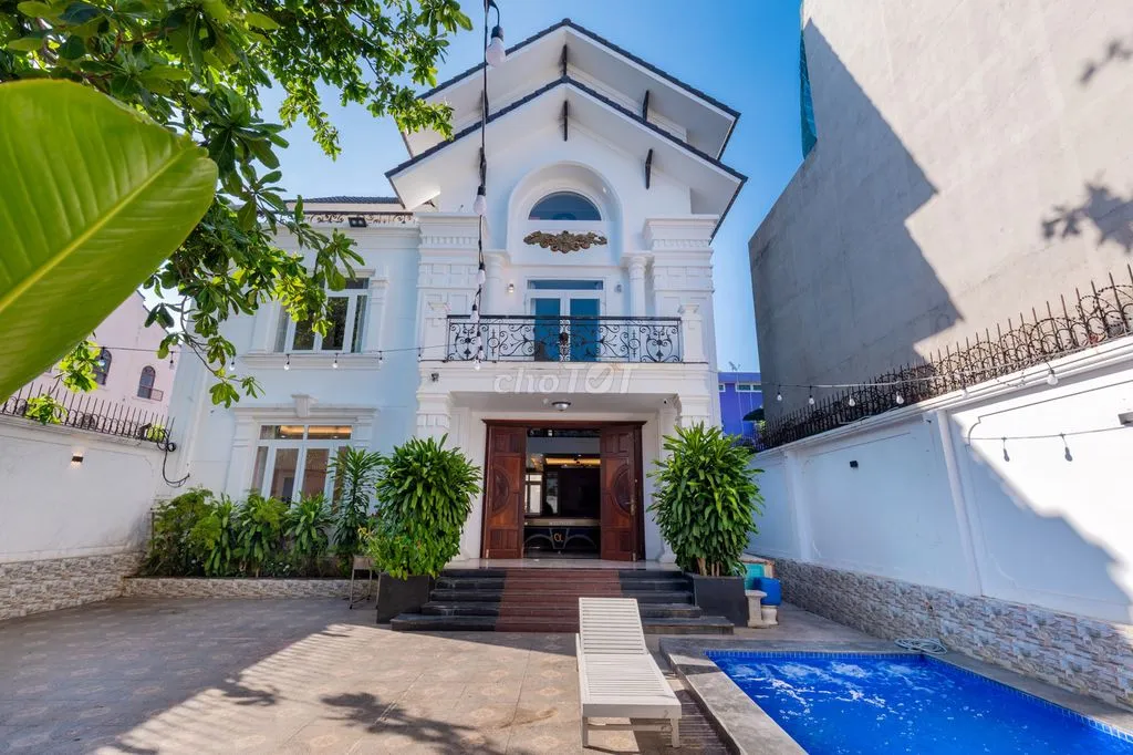 chính chủ cho thuê villa đẹp ngay trung tâm bãi sau