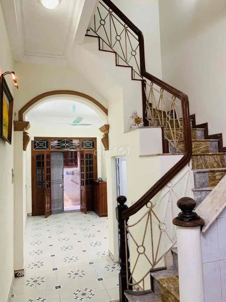 CC cho thuê nhà 35m, 4 tầng, 4 ngủ, Thái Hà - Ô tô đỗ cạnh nhà