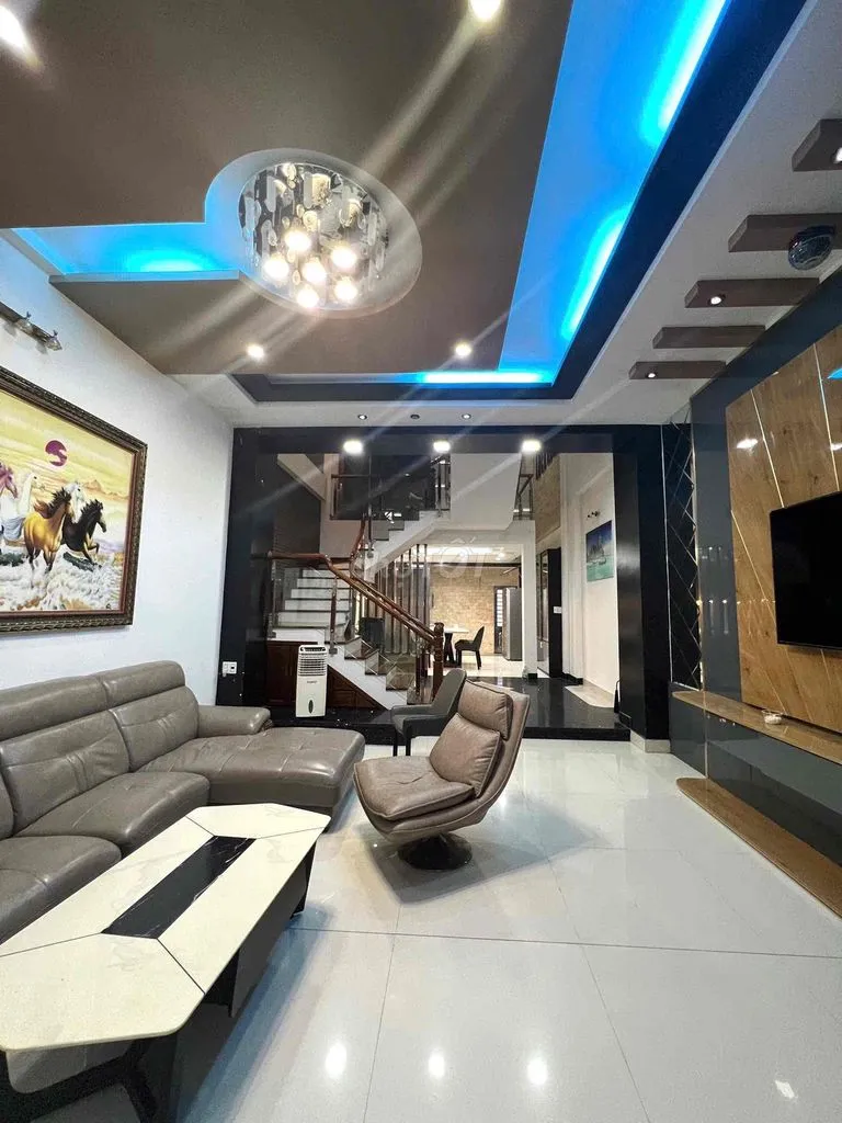 Nhà đẹp 3 tầng ngay sát Sông Hàn gần Công viên , vào ở ngay