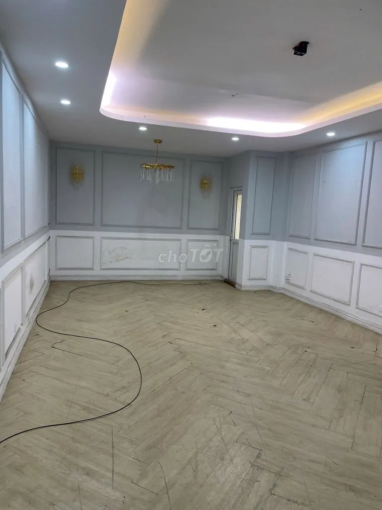 Cc mời thuê toà nhà số 2 Hoàng cầu Dt 88m2 x9 tầng thang máy 52 tr.