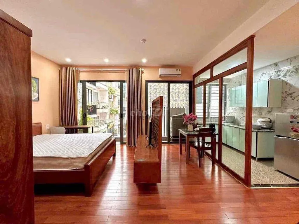 căn hộ 1 ngủ rộng 45 m2 ở luôn cạnh Hồ Tây