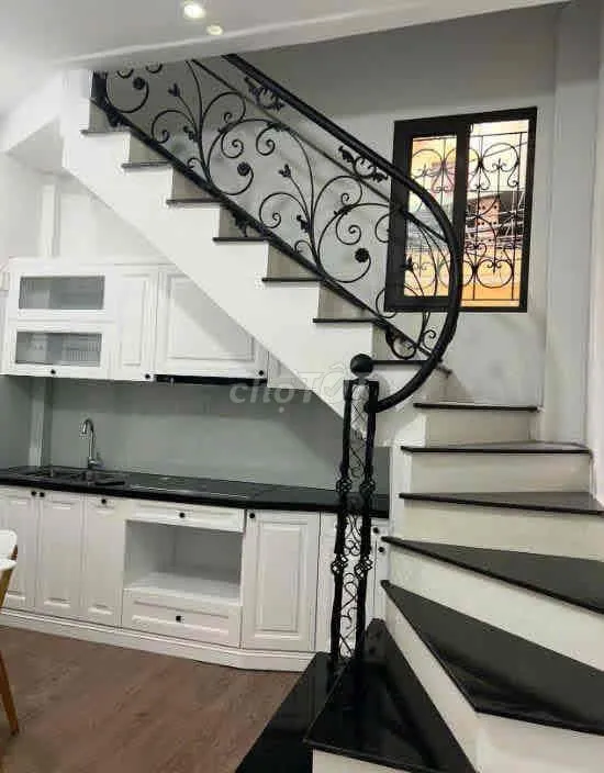 CHO THUÊ NGUYÊN CĂN NHÀ MỚI PHỐ LÒ ĐÚC 25M*3TẦNG FULL ĐỒ Ở NGAY.