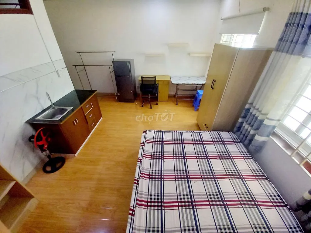 Phòng ban công khu Trung Sơn: 5,2 triệu, 30m2, nội thất đầy đủ.