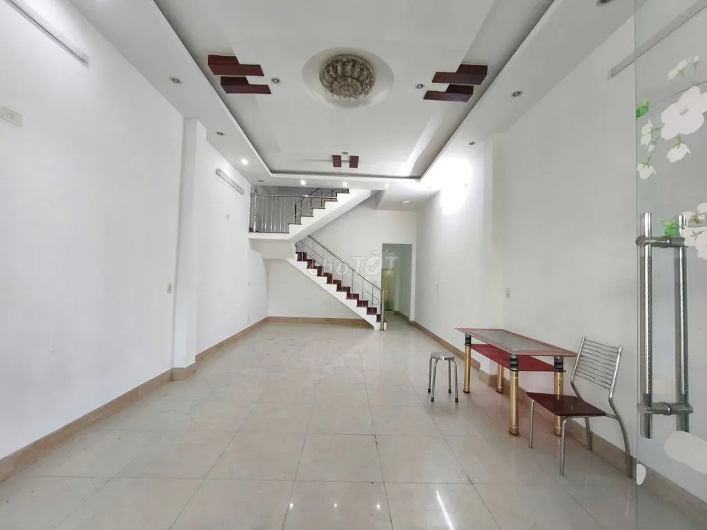 Cho thuê nhà 2 tầng mặt tiền Hoà Minh