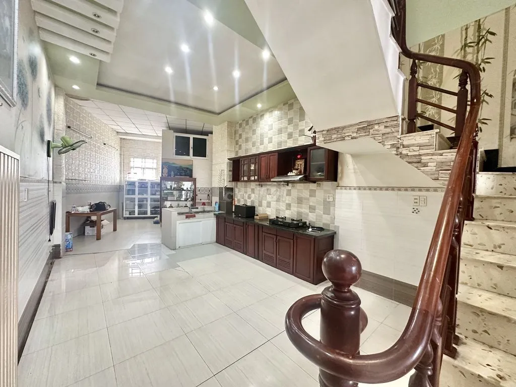 Nhà 2 Lầu 3PN Mặt Tiền Gần Vincom Hùng Vương chỉ 8 triệu