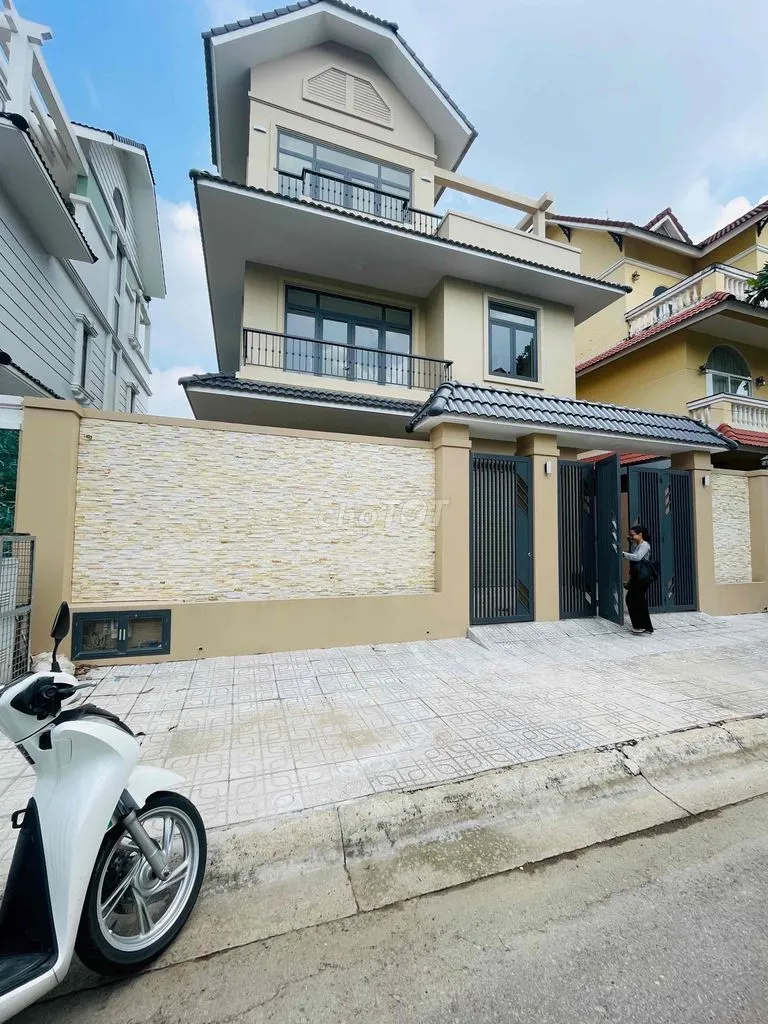 BIỆT THỰ 3 TẦNG 10*20 MỚI 100% 4 PHÒNG NGỦ FULL NỘI THẤT ĐẸP KDC AN NI