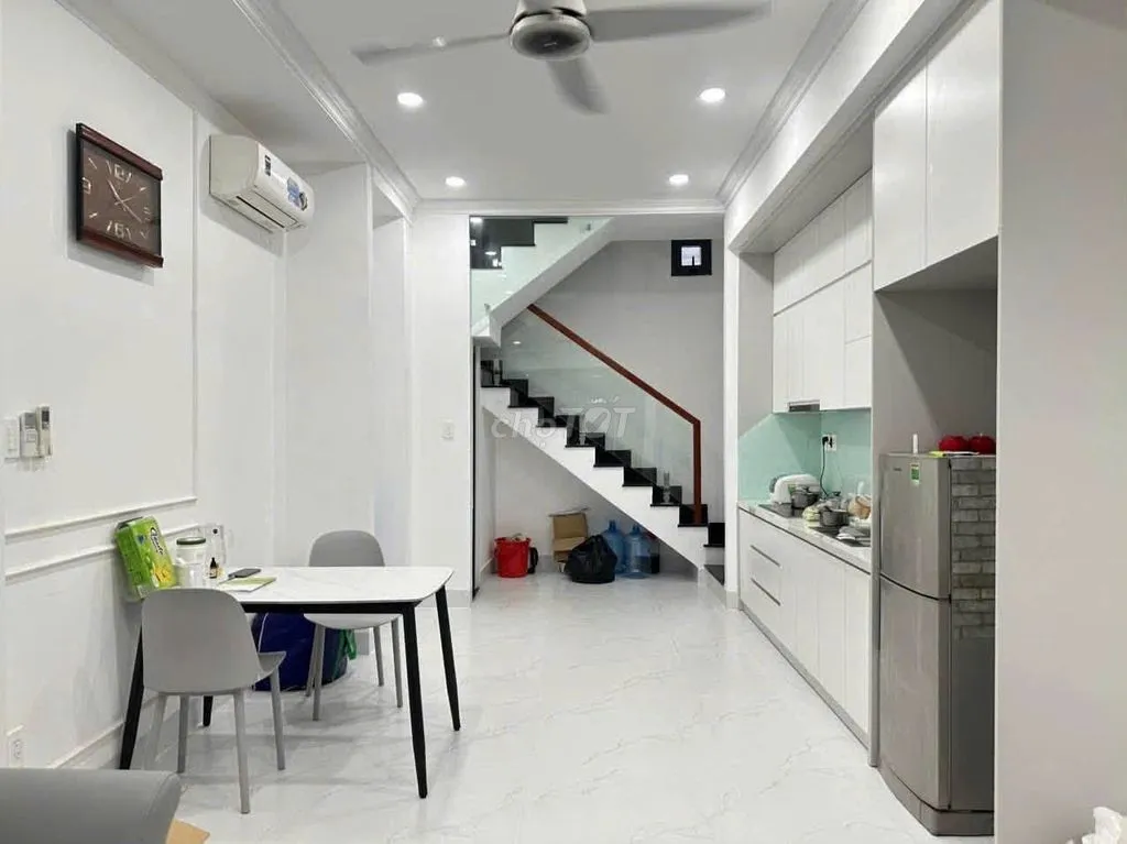 1/Phan Đình Phùng, Phú Nhuận 94m2, 2PN, Sẵn Nội Thất giá 14,5 tr/th