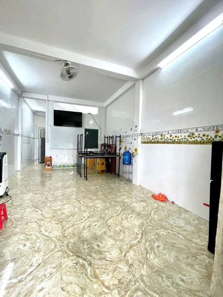 Cho thuê nhà 3pn có nội thất gần chợ Tầm Vu