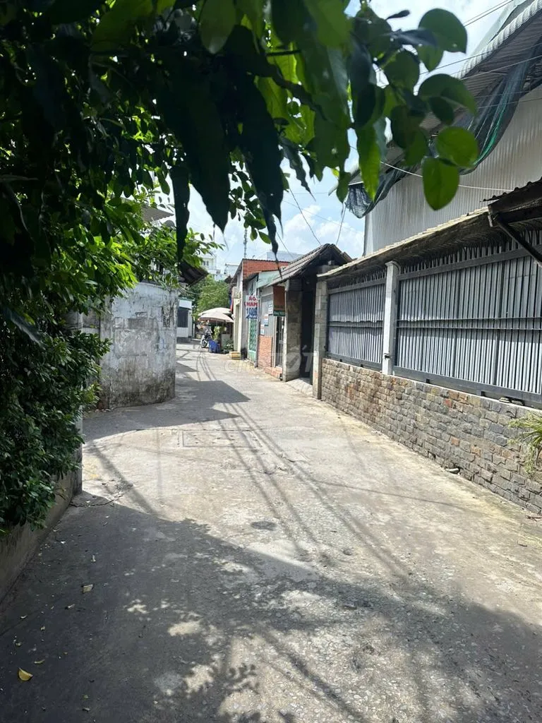 CHO THUÊ PHÒNG Q12, DT 30M2, NHÀ MỚI, AN NINH, CÁCH MT 50M, GIÁ 2,4TR