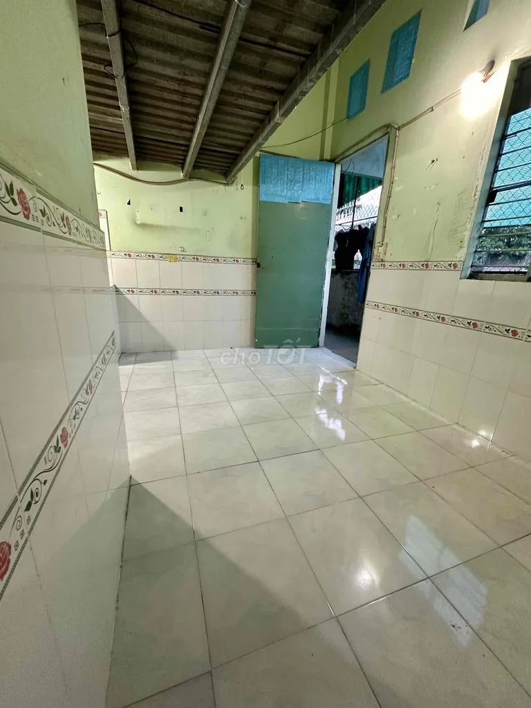 nhà e còn trống 1 phòng giá bình dân gần kv chợ đầu mối