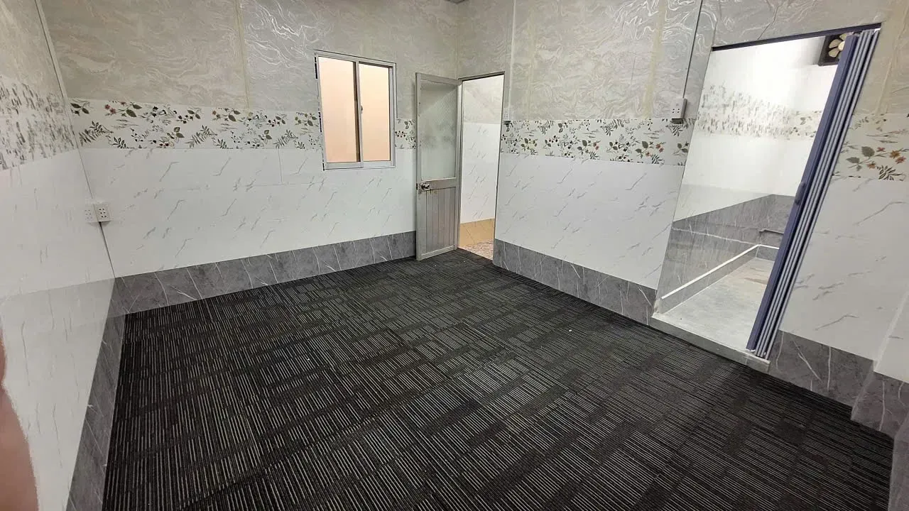 CHO THUÊ PHÒNG TRỌ 40M2 TÁCH BẾP – NGÃ TƯ ÂU CƠ x LẠC LONG QUÂN
