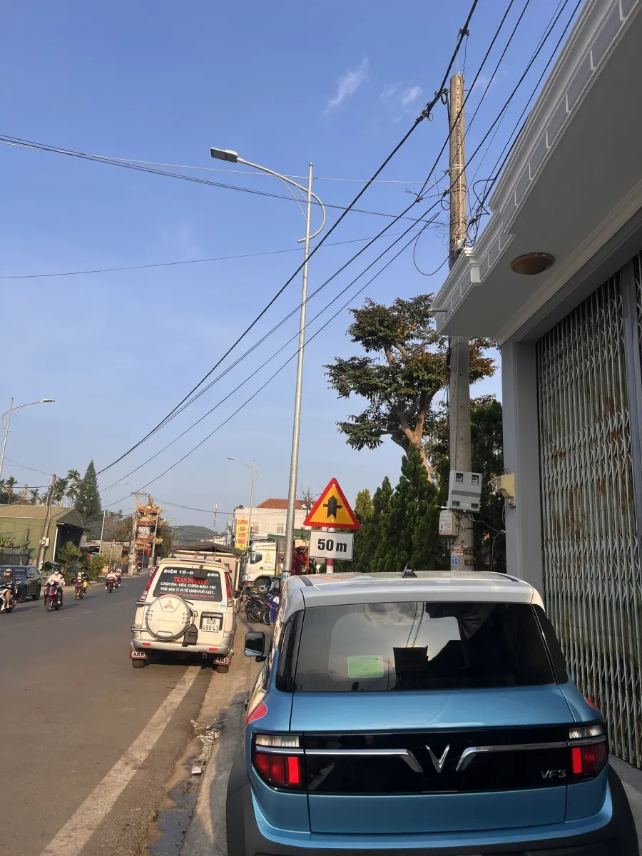 Nhà mặt tiền đường nhựa, nhà nguyên căn