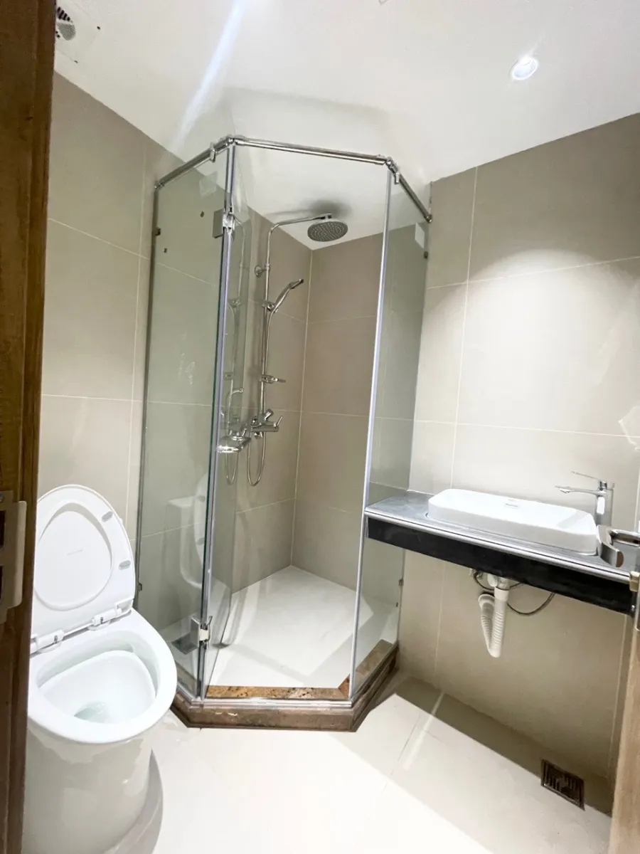 Cho thuê 2N1K mới cứng, đầy đủ nội thất, ở được luôn.