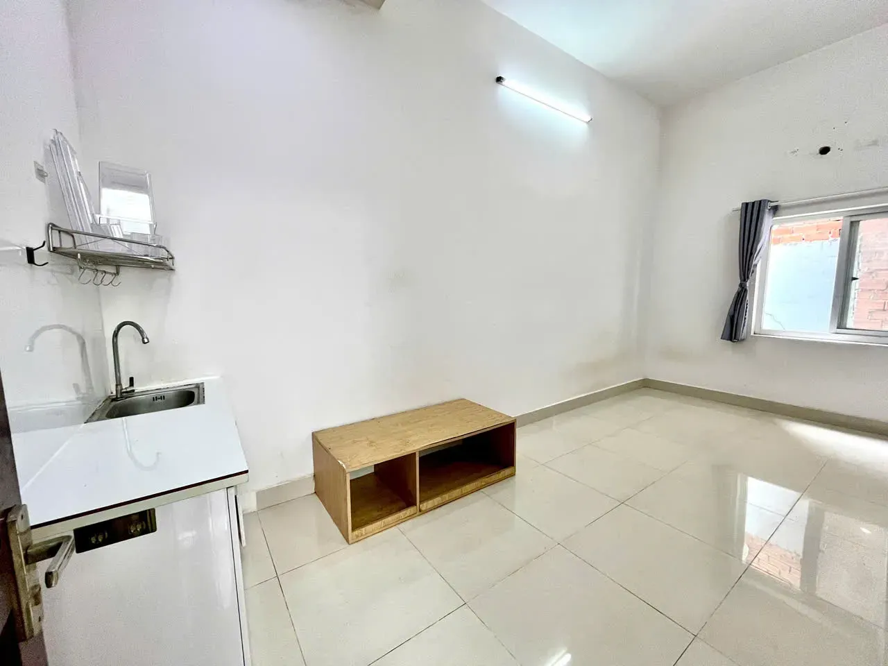 Cho thuê phòng 25m2 cửa sổ thoáng, gần KCX, PMH ở đường Phú Thuận, Q7