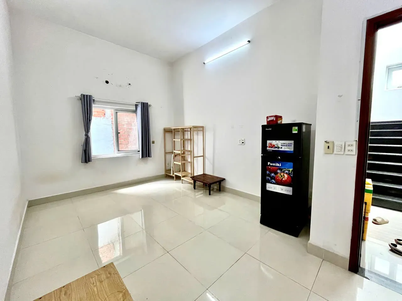 Cho thuê phòng 25m2 cửa sổ thoáng, gần KCX, PMH ở đường Phú Thuận, Q7