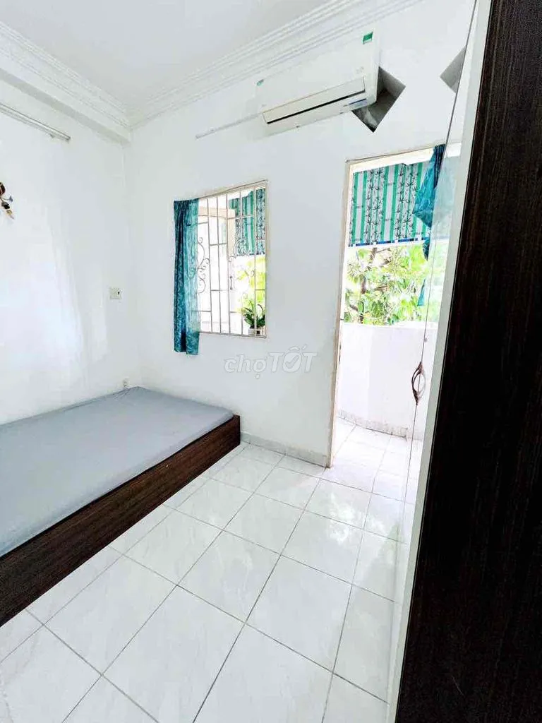 PHÒNG TRỌ GIÁ RẺ CÓ BAN CÔNG ĐƯỜNG HUỲNH TẤN PHÁT