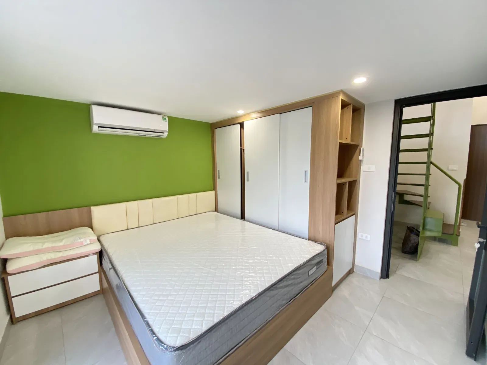 Căn hộ Duplex 2 tầng 85m² gần Hồ Tây – Full nội thất