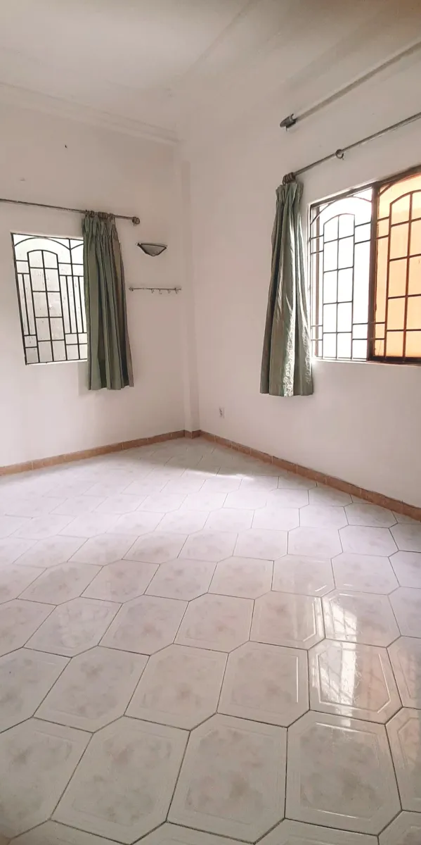 Phòng Cho Nữ Trong Nhà Nguyên Căn Hàng Xanh