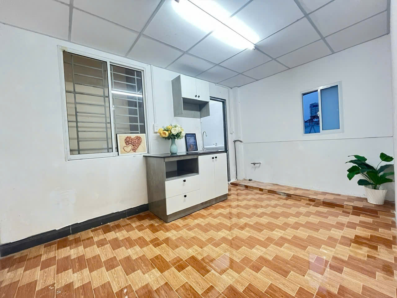 Căn hộ tách bếp 1 phòng ngủ cửa sổ trời - đầy đủ tiện nghi