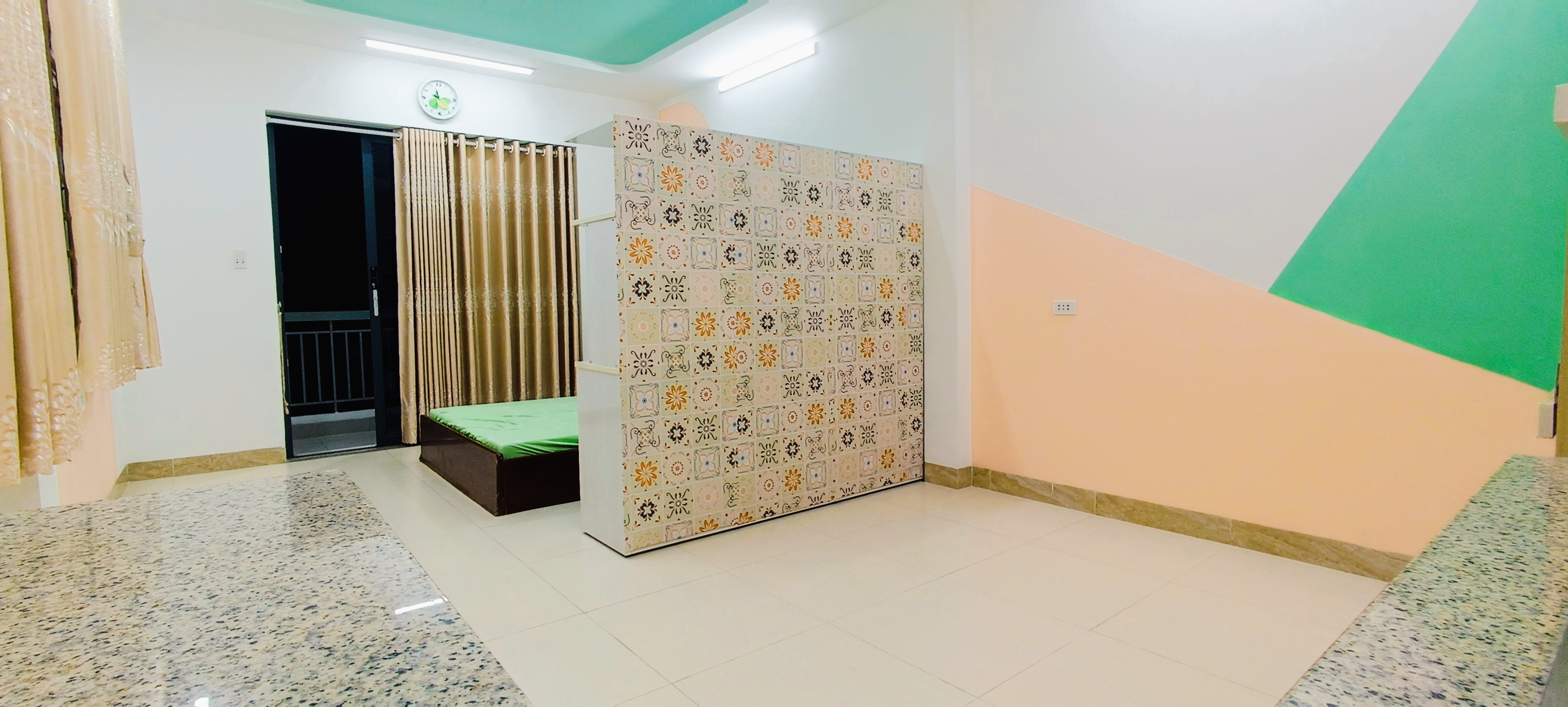 PHÒNG  NỮ  - 2 CỬA SỔ - BAN CÔNG RỘNG - WC RIÊNG – CHỈ TÍNH ĐIỆN NƯỚC Ở  QUẬN 8