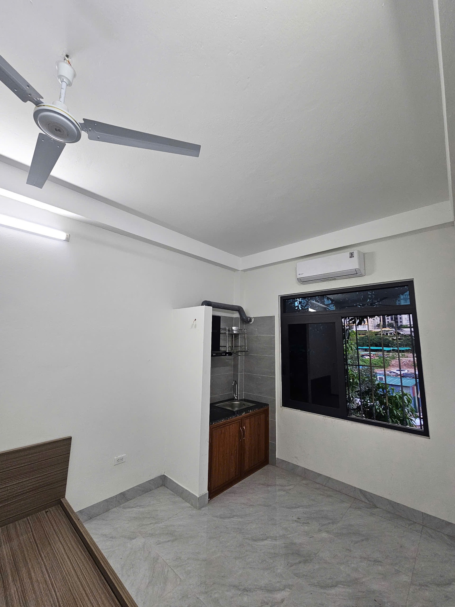 PHÒNG MỚI XÂY - PEACEFUL HOUSE TRUNG VĂN - Gần bệnh viện, siêu thị, công viên, chợ, trường học, giao thông thuận tiện