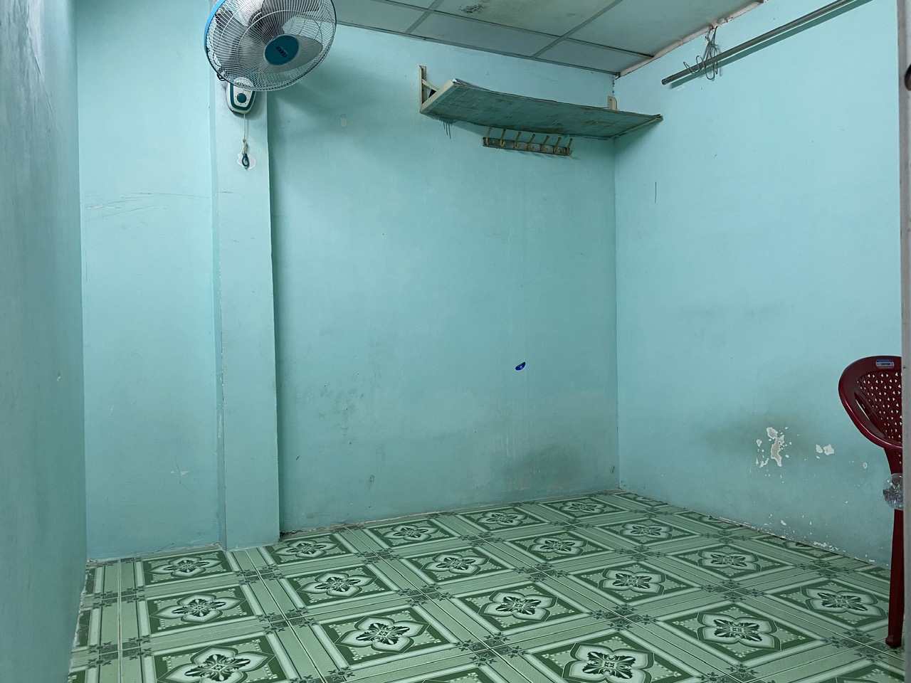 Cho một nữ thuê một phòng
