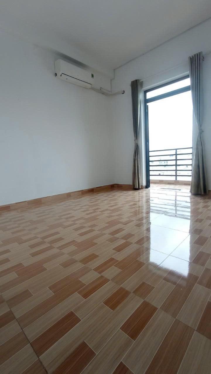 PHÒNG CÓ BAN CÔNG + 2 CỬA SỔ SIÊU THOÁNG MÁT