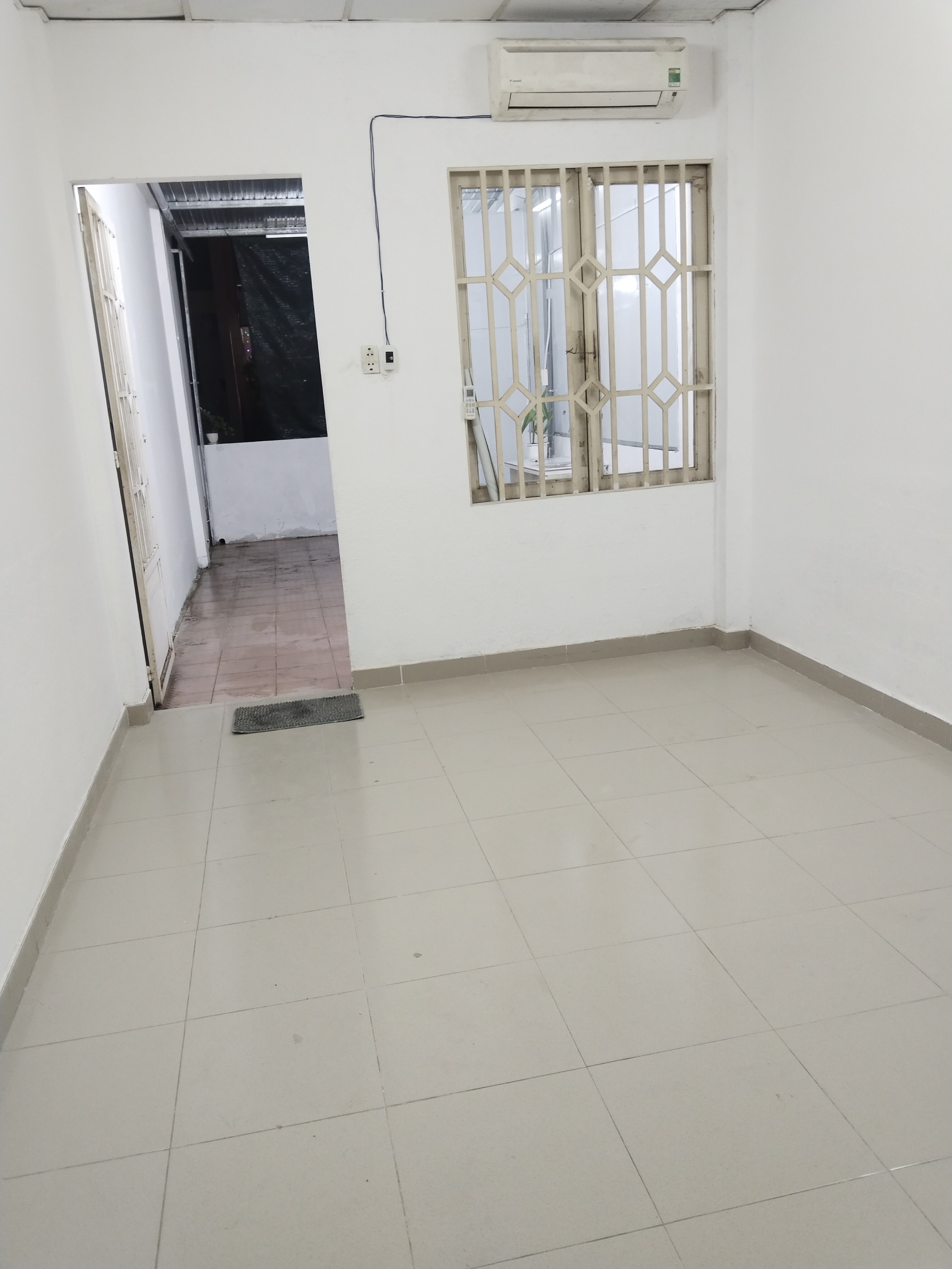 Chính chủ cho thuê phòng lớn tách bếp ban công siêu rộng trung tâm quận 10 đường lớn