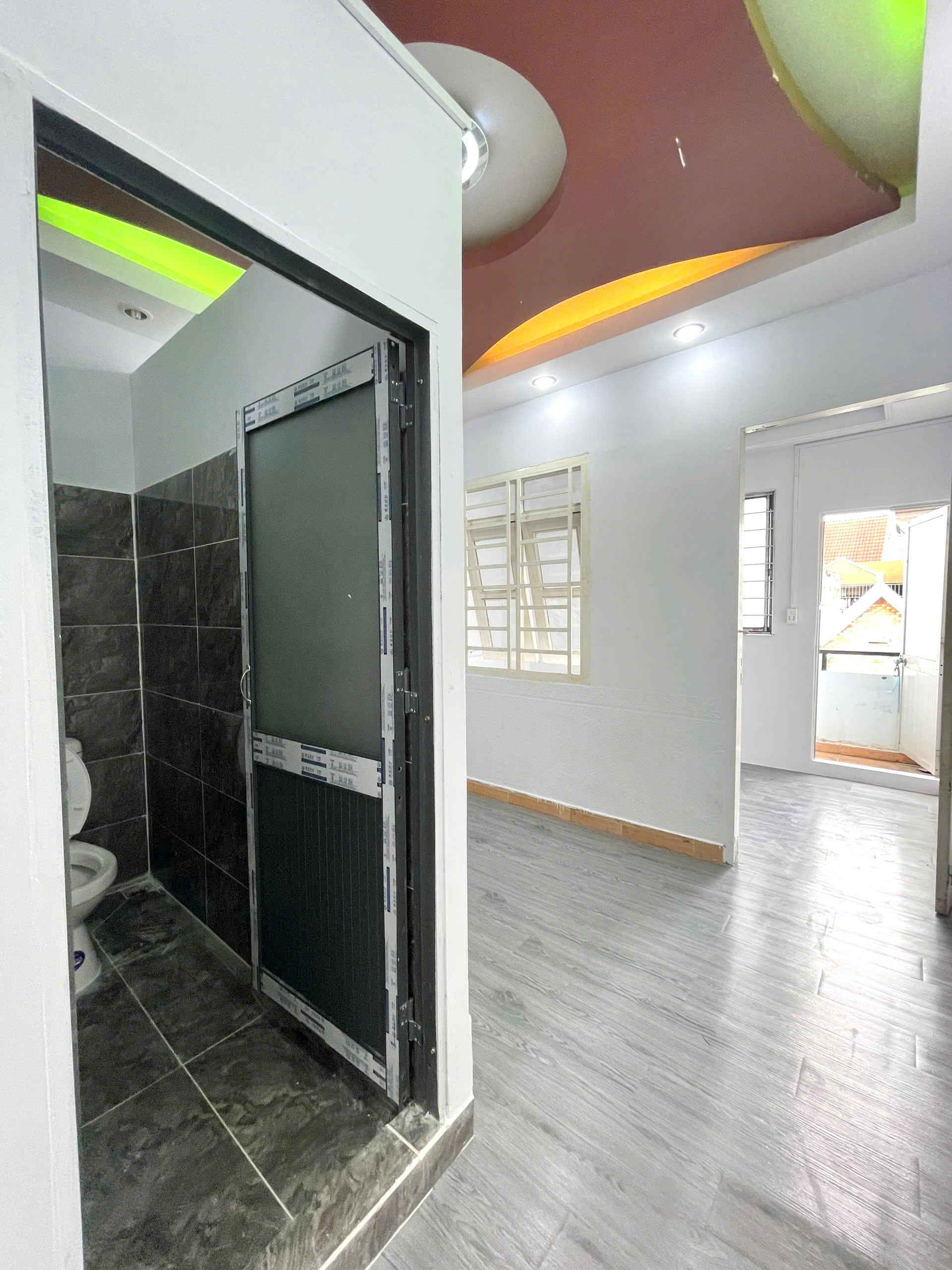 Phòng ban công rộng rãi mới xây