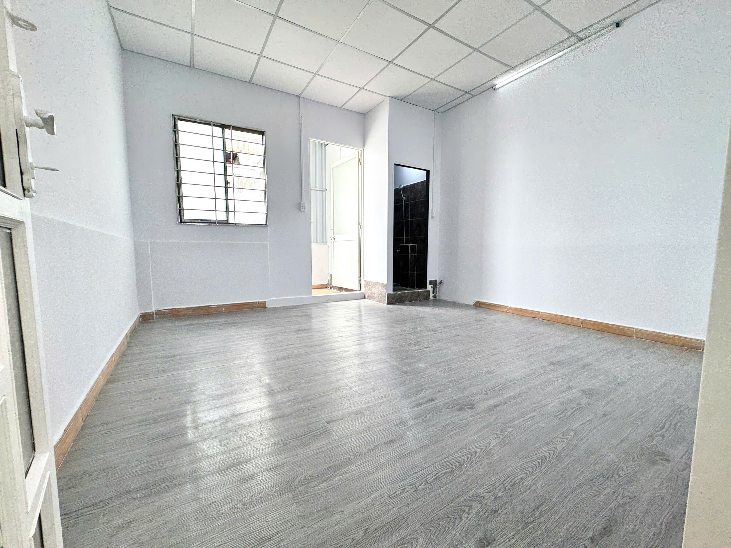 PHÒNG BAN CÔNG THOÁNG GIÁ RẺ