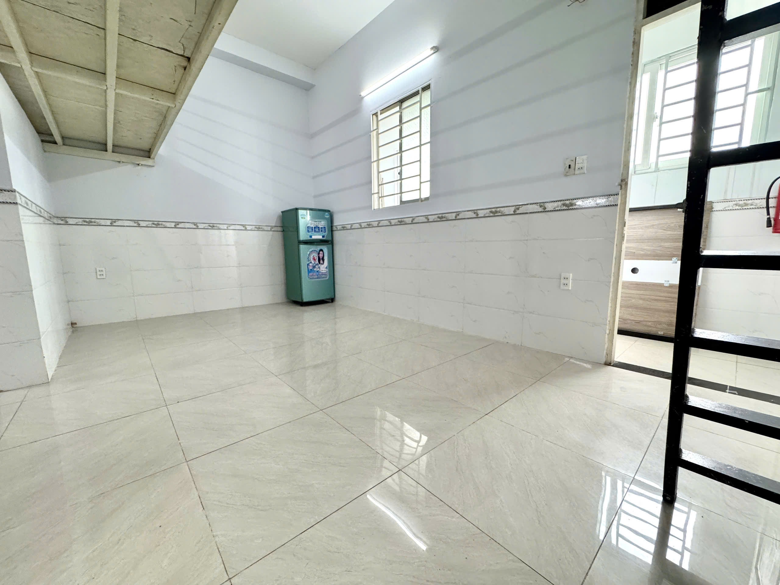 PHÒNG SIÊU RỘNG CÓ GÁC SẴN NỘI THẤT