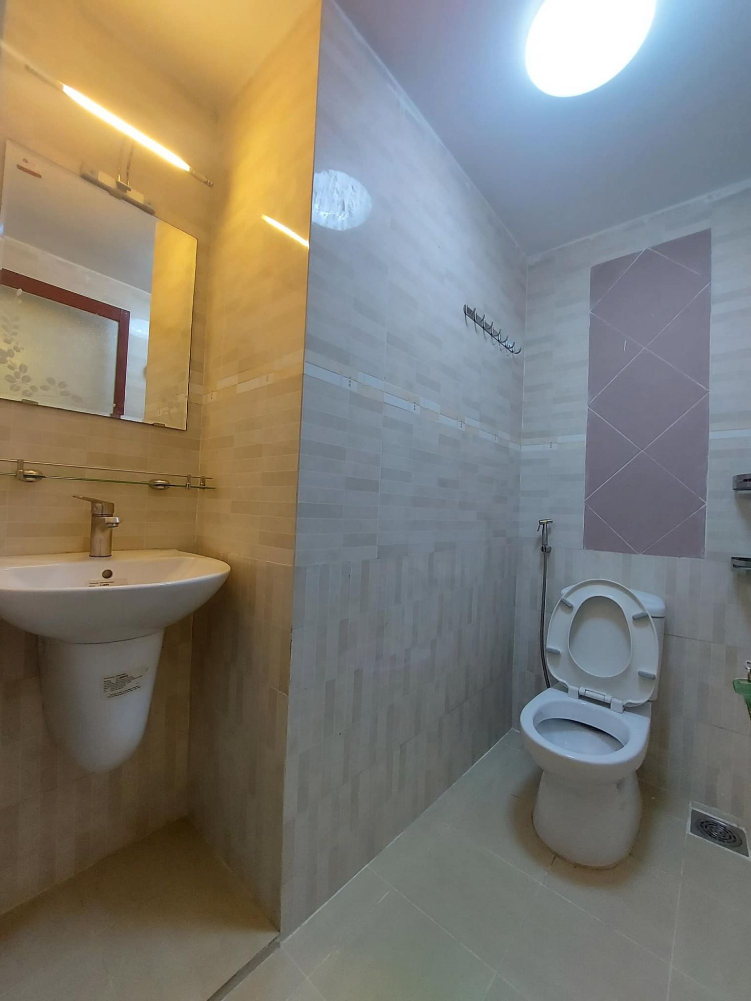 Phòng trong Nhà nguyên căn có tổng 6 phòng, diện tích: 22-25m2