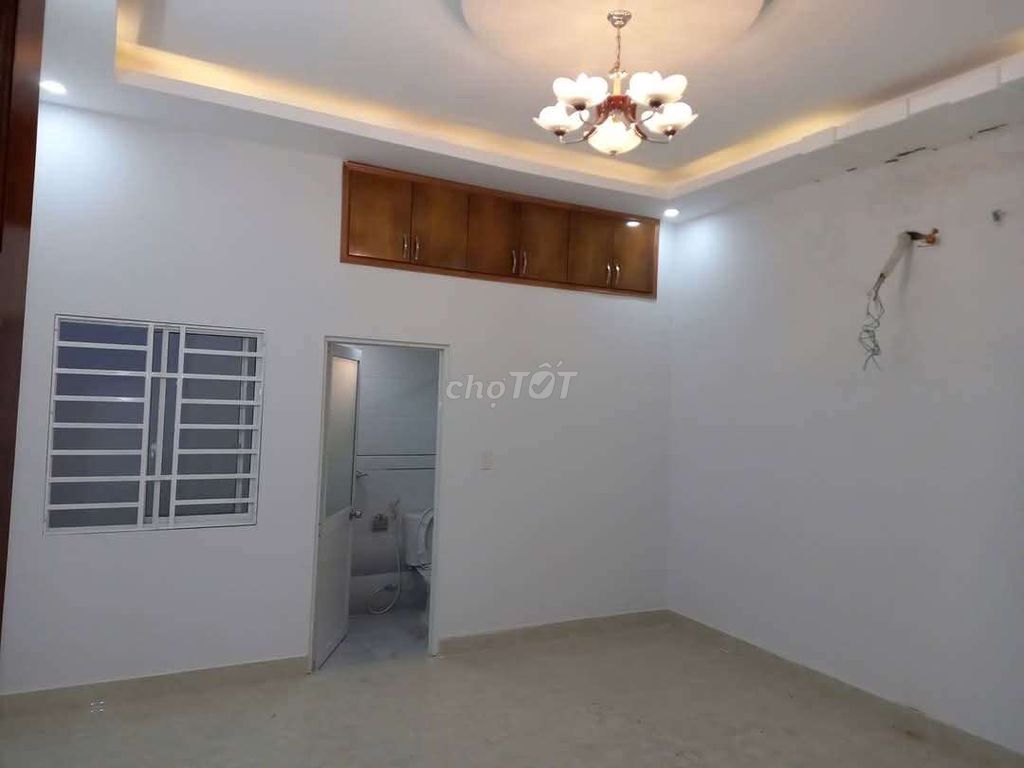 Nhà Nguyên Căn Đường Lê Hồng Phong, Phường Tân Đông Hiệp, Dĩ An - Bình Dương