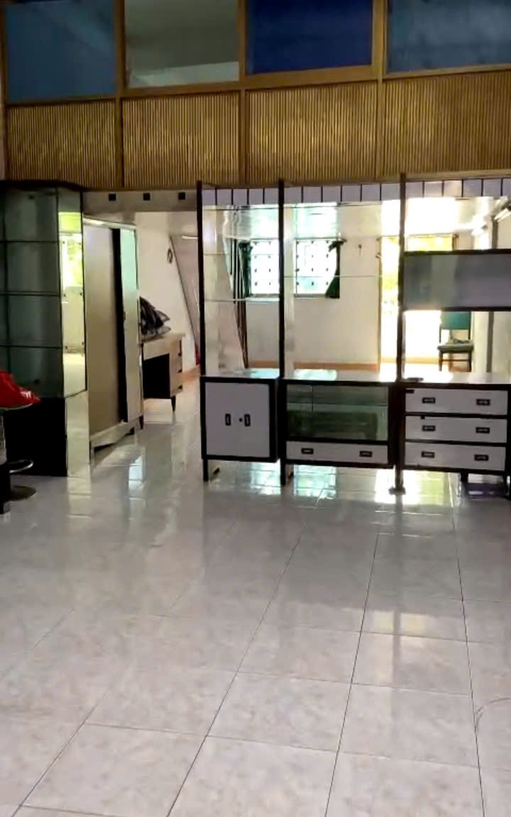 Căn hộ lầu 1, mặt tiền đường Thuận Kiều, Phường 12, Quận 5, Thành phố Hồ Chí Minh