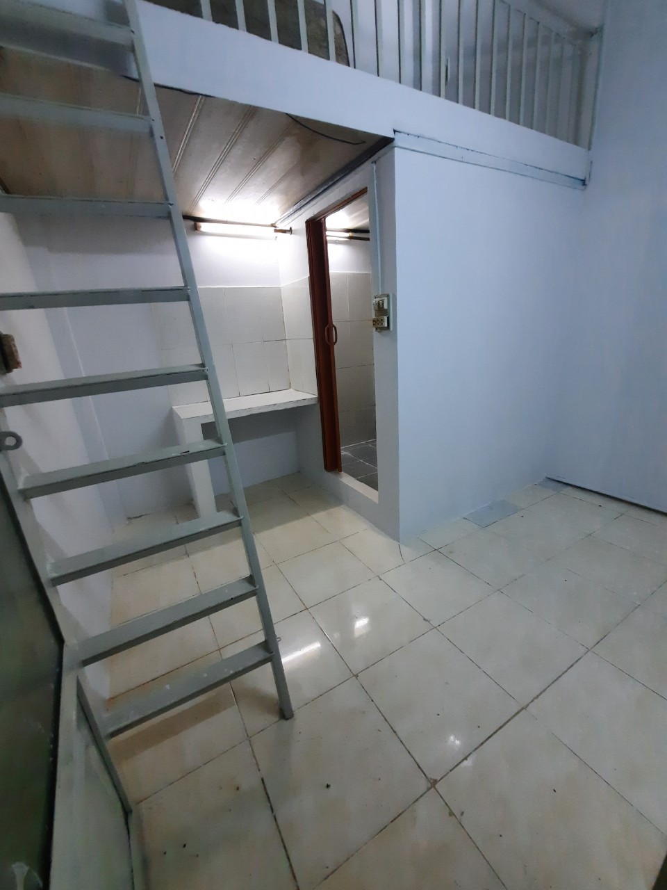 Phòng có gác lửng 